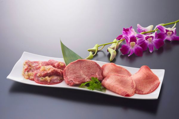 人気の牛タン三種食べ比べ