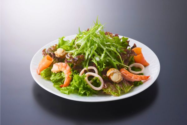 名物!海老と蒸し鶏の生春巻き